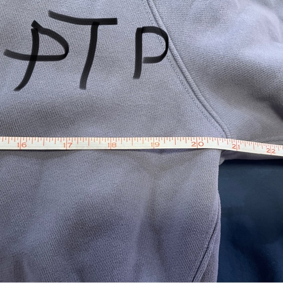 Vuori Restore Half-Zip Crop Hoodie - Picture 5 of 6